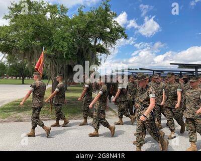 Paris Island, South Caroline, US Marine Corps Training Facility, weibliche Kadetten marschieren in Formation. Die wenigen, die stolzen, die Marines. Stockfoto