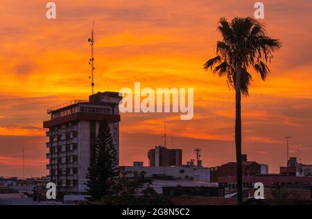 Santa Cruz de la Sierra Stadt bei Sonnenaufgang, Bolivien. Stockfoto