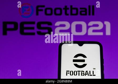 Brasilien. Juli 2021. In diesem Foto Illustration, eFootball Logo Spiel auf einem Smartphone angezeigt. Konami verrät, dass Pro Evolution Soccer (PES) als eFootball bezeichnet wird und für mehrere Plattformen kostenlos sein wird. Kredit: SOPA Images Limited/Alamy Live Nachrichten Stockfoto