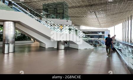 Simferopol, Krim-23. Juni 2021: Das Innere des Simferopol Flughafengebäudes Stockfoto