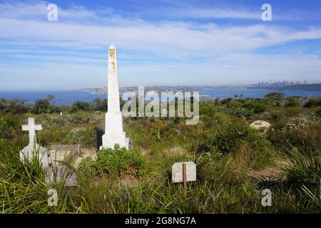 Dritter Quarantänefriedhof im North Head Sanctuary mit Blick auf die Skyline von Sydney Stockfoto