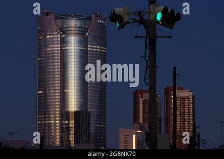 Roppongi Hills Turm in der Abenddämmerung, Roppongi, Tokio, Japan. Stockfoto