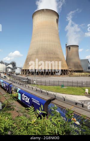 Die Biomasse-Waggons der Marke Drax, die den Dienst von Immingham nach Drax 1013 bilden, erreichen ihr Ziel am 20/7/21. Stockfoto