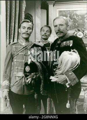 Die deutschen Schauspieler Folker Bohnet, Norbert Skalden und Hans Daniel in einer Szene des Historienfilms 'Friedrich III .... gestorben als Kaiser'. Stockfoto