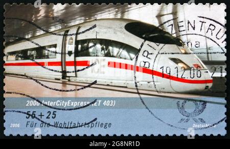 DEUTSCHLAND - UM 2006: Eine in Deutschland gedruckte Briefmarke zeigt InterCityExpress, Zug, um 2006 Stockfoto