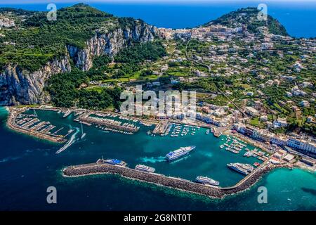 Der Hafen von Capri ist der Haupthafen der Insel Capri und liegt in Marina Grande, Capri, Kampanien, Italien, Europa Stockfoto