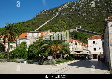 Vistas del Pueblo de Stone, pequeño Pueblo de Croacia primera linea de defensa contra los Otomanos en la antigüedad con la segunda muralla Mas grande Stockfoto