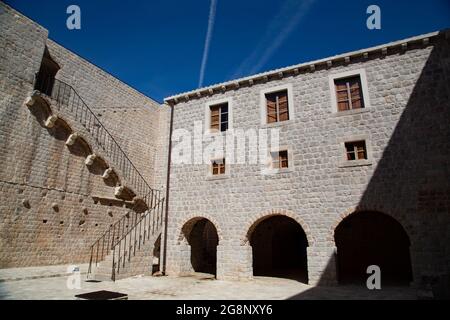 Vistas del Pueblo de Stone, pequeño Pueblo de Croacia primera linea de defensa contra los Otomanos en la antigüedad con la segunda muralla Mas grande Stockfoto