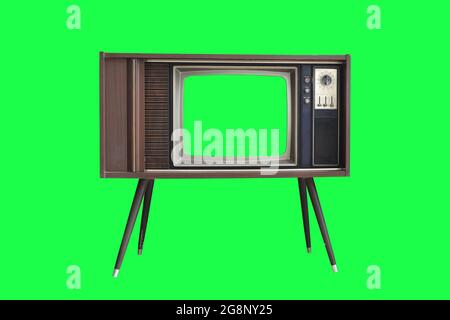 Vintage-Fernseher mit grünem Bildschirm isoliert auf grünem Hintergrund mit Beschneidungspfad. Stockfoto