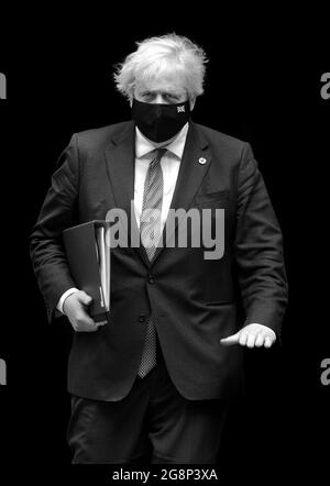 Der britische Premierminister Boris Johnson verlässt die Downing Street 10 für das Parlamentsgebäude. Juli 2021. Stockfoto