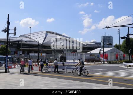 Sendagaya Station, wo sich der nahe Bahnhof des Nationalstadions befindet, dem Hauptort der Olympischen Spiele 2020 in Tokio. Tokio, 22. Juli 2020. Stockfoto