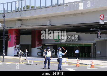 Sendagaya Station, wo sich der nahe Bahnhof des Nationalstadions befindet, dem Hauptort der Olympischen Spiele 2020 in Tokio. Tokio, 22. Juli 2020. Stockfoto