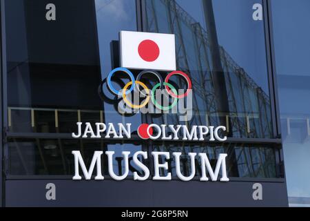 Das Japanische Olympische Museum befindet sich vor dem Nationalstadion, wo sich das hauptstudium der Olympischen Spiele 2020 in Tokio befindet. Stockfoto