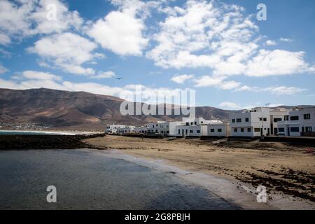 Caleta de Famara auf Lanzarote, Spanien Stockfoto
