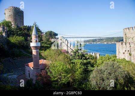 Festung Rumeli, Bogazkesen Moschee, Blick auf den Bosporus Stockfoto