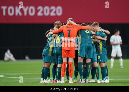 Sapporo, Japan. Juli 2021. Team Australia huddle vor dem Spiel des Olympischen Fußballturniers Tokio 2020 zwischen Argentinien und Australien im Sapporo Dome in Sapporo, Japan. Kredit: SPP Sport Pressefoto. /Alamy Live News Stockfoto