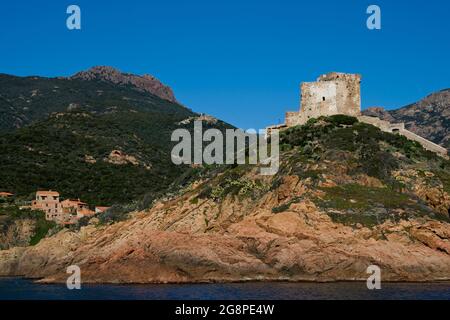 Quadratische Festung von den Genuesen im Jahr 1530, Girolata, Korsika, Frankreich, Europa gebaut Stockfoto