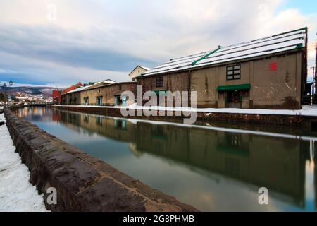Otaru, Hokkaido, Japan-24. Dezember 2017- der Otaru-Kanal ist der berühmteste Anziehungspunkt in Otaru, Hokkaido, Japan. Aufnahme im Winter Stockfoto