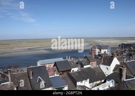 Mit Blick auf die Sümpfe, Standort von wichtigen Zugvogelschutzgebiet, Mündung von St. Valery-sur-Somme von den Dächern des Dorfes, Somme Bay, Picardie, Frankreich Stockfoto