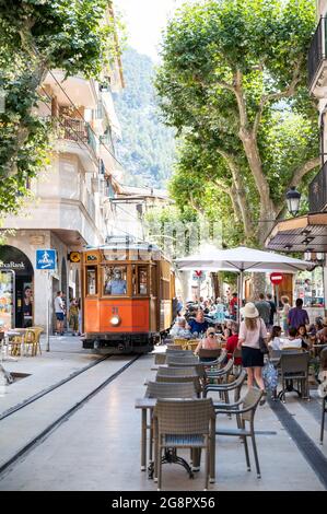 Soller, Spanien - 19. Juni 2021: Historische Holzbahn von Soller auf der Insel Mallorca Stockfoto