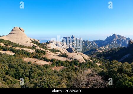 Der Berg Montserrat in Katalonien Spanien . Landschaft des Multi-Peaked Mountain Stockfoto