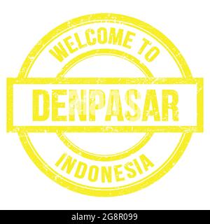 WILLKOMMEN IN DENPASAR - INDONESIEN, Wörter auf gelber, runder, einfacher Marke geschrieben Stockfoto
