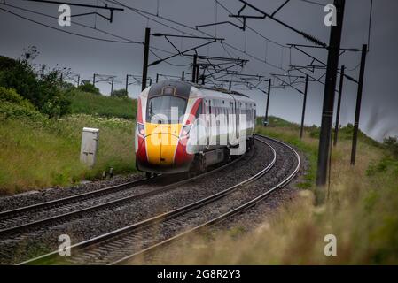 Die British Rail Class 800 Intercity Express Train oder Azuma fahren nördlich von Berwick in Richtung Edinburgh Stockfoto