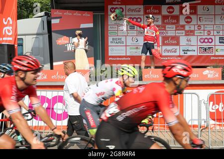 US Quinn Simmons von Trek-Segafredo auf dem Podium nach der dritten Etappe des Radrennens Tour De Wallonie, 179,9 km von Plombieres nach Ereze Stockfoto
