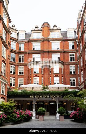 Fassade des St. Emin's Hotels in London, England. Stockfoto