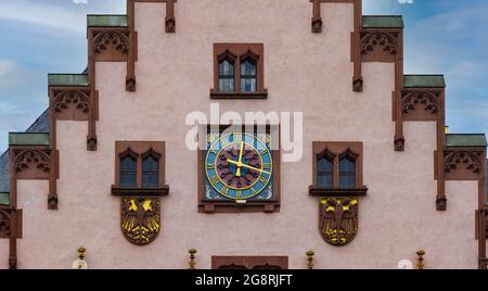 Der Römer ist ein mittelalterliches Gebäude in der Altstadt von Frankfurt am Main Stockfoto