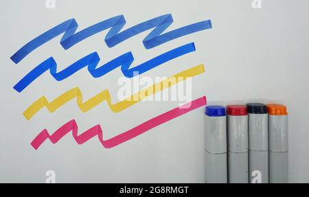 Ausrüstung zum Zeichnen von copic-Markern und handgemalten Original-Impressionismus-Meisterwerken kreativer Maler Malerei Skizzenmarker Stift Schule der Kunst Stockfoto