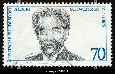 DEUTSCHLAND - UM 1975: Eine in Deutschland gedruckte Briefmarke zeigt Dr. Albert Schweitzer, medizinischen Missionar, Gründer des Albert Schweitzer Krankenhauses in Lam Stockfoto
