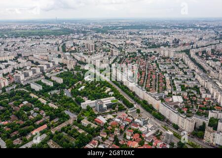 Juni 2021 - Bukarest, Rumänien: Luftaufnahme Bukarest, Rumänien. Erwähnt im Jahr 1459, ist die Hauptstadt Gemeinde, Industrie-und Finanz-c Stockfoto