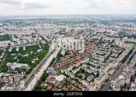 Juni 2021 - Bukarest, Rumänien: Luftaufnahme Bukarest, Rumänien. Erwähnt im Jahr 1459, ist die Hauptstadt Gemeinde, Industrie-und Finanz-c Stockfoto