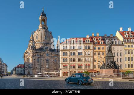 Frauenkirche und Statue Friedrich August II König von Sachsen auf dem Neumarkt in Dresden, Sachsen, Deutschland Stockfoto