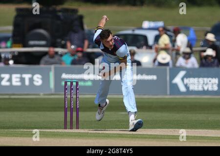 BECKENHAM, GROSSBRITANNIEN. 22. JULI Jack Campbell von Durham bowle während des Royal London One Day Cup Spiels zwischen Kent und Durham auf dem County Ground, Beckenham, am Donnerstag, dem 22. Juli 2021. (Kredit: Will Matthews | MI News ) Kredit: MI News & Sport /Alamy Live News Stockfoto