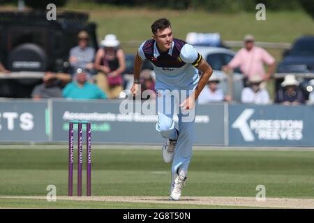 BECKENHAM, GROSSBRITANNIEN. 22. JULI Jack Campbell von Durham bowle während des Royal London One Day Cup Spiels zwischen Kent und Durham auf dem County Ground, Beckenham, am Donnerstag, dem 22. Juli 2021. (Kredit: Will Matthews | MI News ) Kredit: MI News & Sport /Alamy Live News Stockfoto