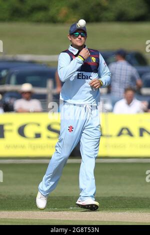 BECKENHAM, GROSSBRITANNIEN. 22. JULI Scott Borthwick aus Durham gesehen während des Royal London One Day Cup-Spiels zwischen Kent und Durham auf dem County Ground, Beckenham, am Donnerstag, dem 22. Juli 2021. (Kredit: Will Matthews | MI News ) Kredit: MI News & Sport /Alamy Live News Stockfoto