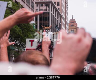 Milwaukee Bucks NBA Finals nach ihrem Game 6-Sieg bei den NBA-Finals in Milwaukee, Wisconsin, wird die Abschlussbesetzung der NBA-Finals in Milwaukee, Wisconsin, durchgeführt Stockfoto