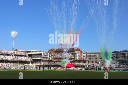 London, Großbritannien. 22. Juli 2021. Als die Oval Invincibles die Manchester Originals beim Cricket-Wettbewerb der Hundert Männer im Kia Oval in die Konkurrenz nehmen. The Hundred ist ein brandneues Cricket-Format, das von der EZB eingeführt wurde. Kredit: David Rowe/Alamy Live Nachrichten Stockfoto