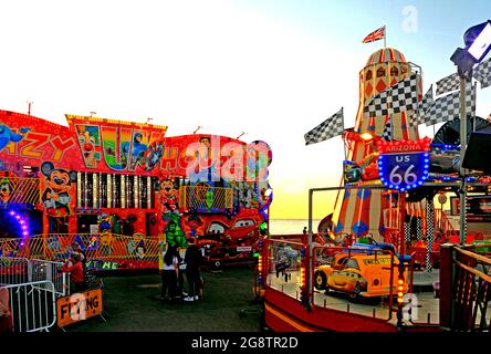 Hunstanton, Jahrmarkt, Jahrmarkt, Nacht, Vergnügungen, Lichter, Beleuchtung, Pleasure Beach, Norfolk, England Stockfoto