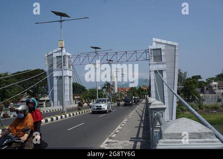 Die Architektur der Brawijaya-Brücke (Jembatan Brawijaya) in Kediri Stockfoto