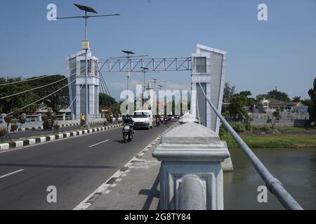 Die Architektur der Brawijaya-Brücke (Jembatan Brawijaya) in Kediri Stockfoto