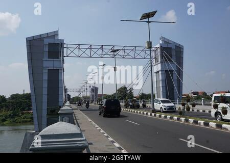 Die Architektur der Brawijaya-Brücke (Jembatan Brawijaya) in Kediri Stockfoto