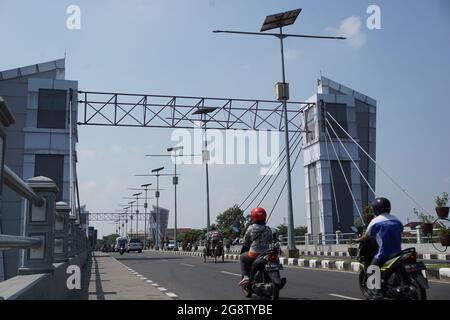 Die Architektur der Brawijaya-Brücke (Jembatan Brawijaya) in Kediri Stockfoto