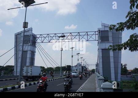 Die Architektur der Brawijaya-Brücke (Jembatan Brawijaya) in Kediri Stockfoto