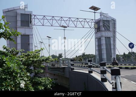 Die Architektur der Brawijaya-Brücke (Jembatan Brawijaya) in Kediri Stockfoto