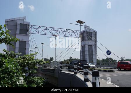 Die Architektur der Brawijaya-Brücke (Jembatan Brawijaya) in Kediri Stockfoto