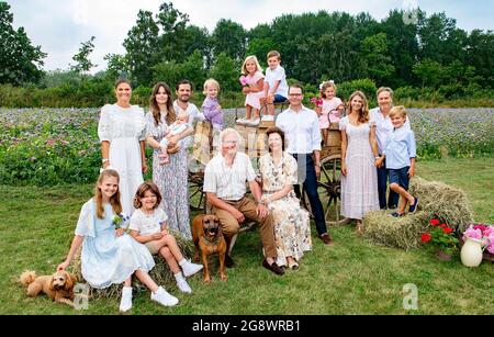 Die schwedische Königsfamilie fotografierte im Juli 2021 in Solliden auf Öland, Schweden. Foto: Jonas Ekstromer / Königliches Gericht von Schweden / Handout / Code 10501 ** PFLICHTFELD: Jonas Ekstromer / Königliches Gericht von Schweden** ** nur für redaktionelle Zwecke. Das Bild stammt aus einer externen Quelle und wird in seiner ursprünglichen Form als Service an unsere Abonnenten verteilt ** Stockfoto