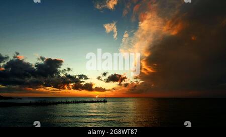 Sonnenuntergang über Port Phillip Bay Stockfoto